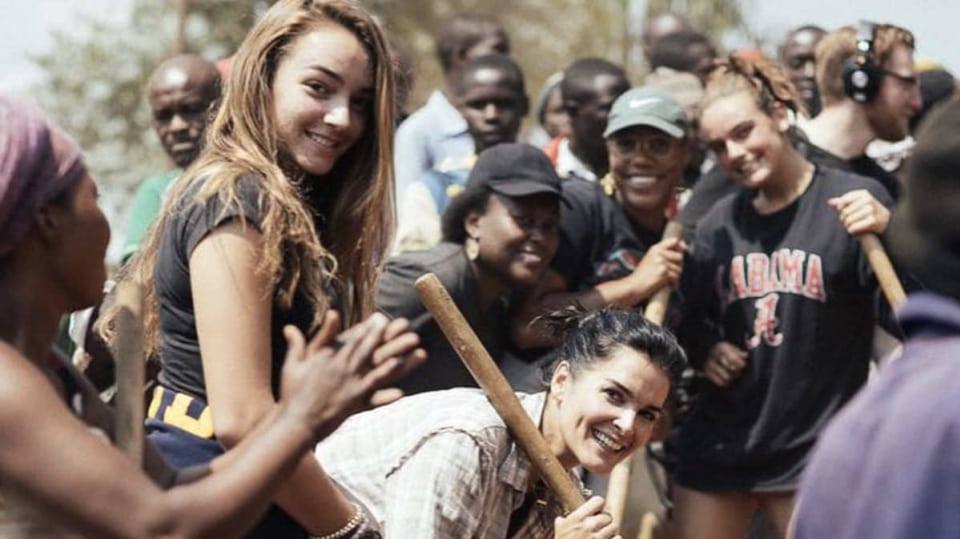 Angie Harmon s dcerou ve Rwandě